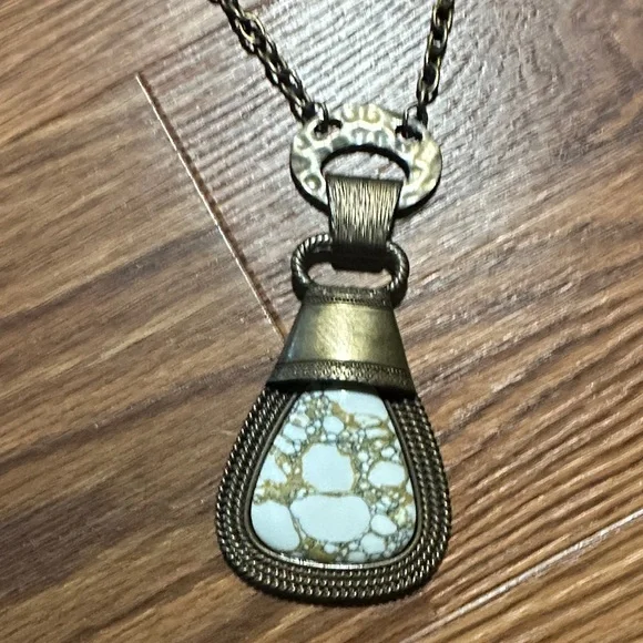 Paparazzi Brass Pendant Necklace with White Marbled Stone - Picture 1 of 2